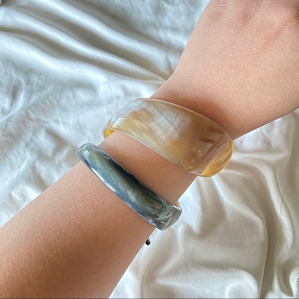PETITE - Handmade Natural Horn Bracelet (Swirl)